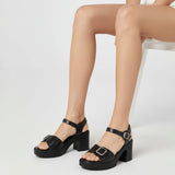 MODERNE VERSATILI SANDALI CON TACCO SS26